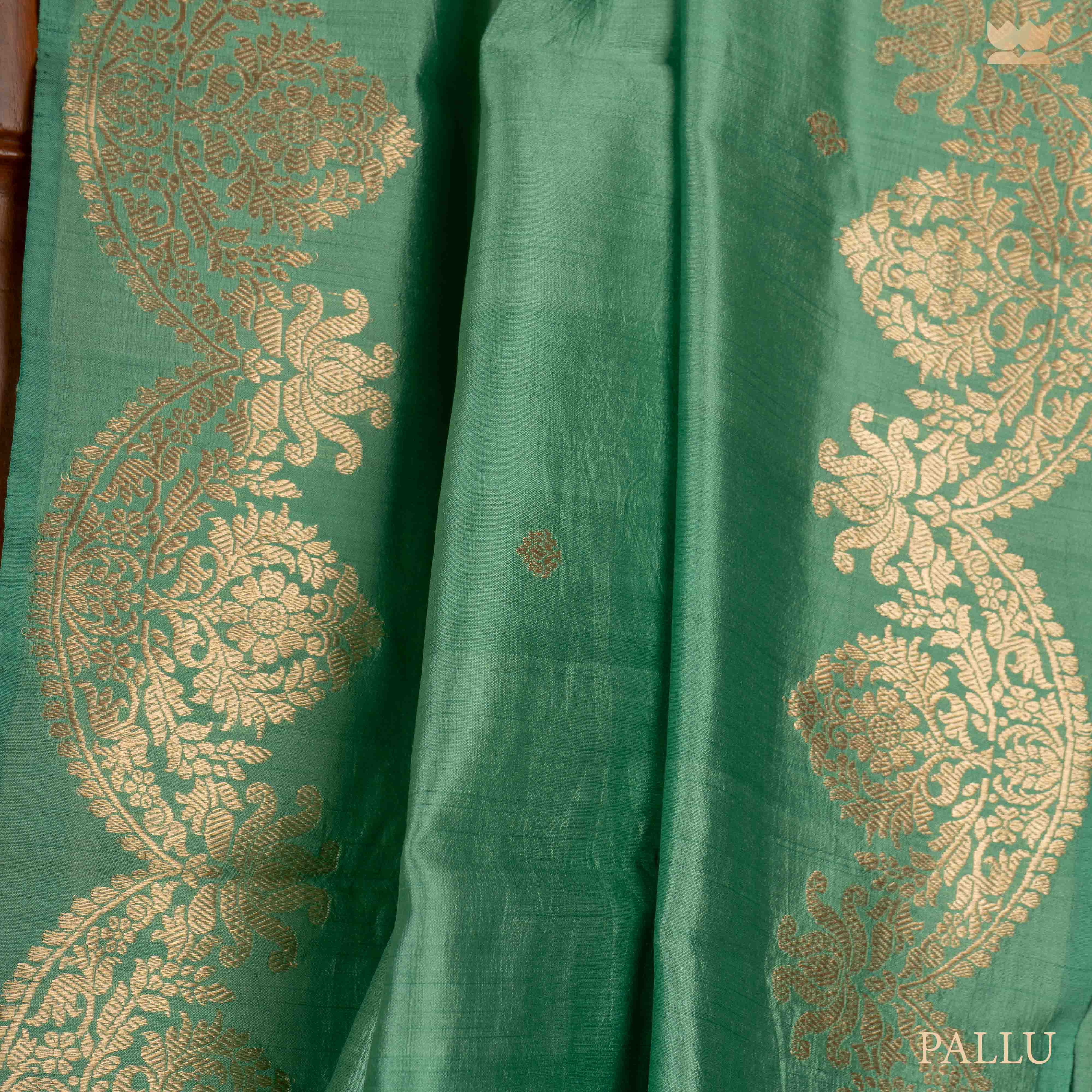 Van Lata Raw Silk Banarasi Saree