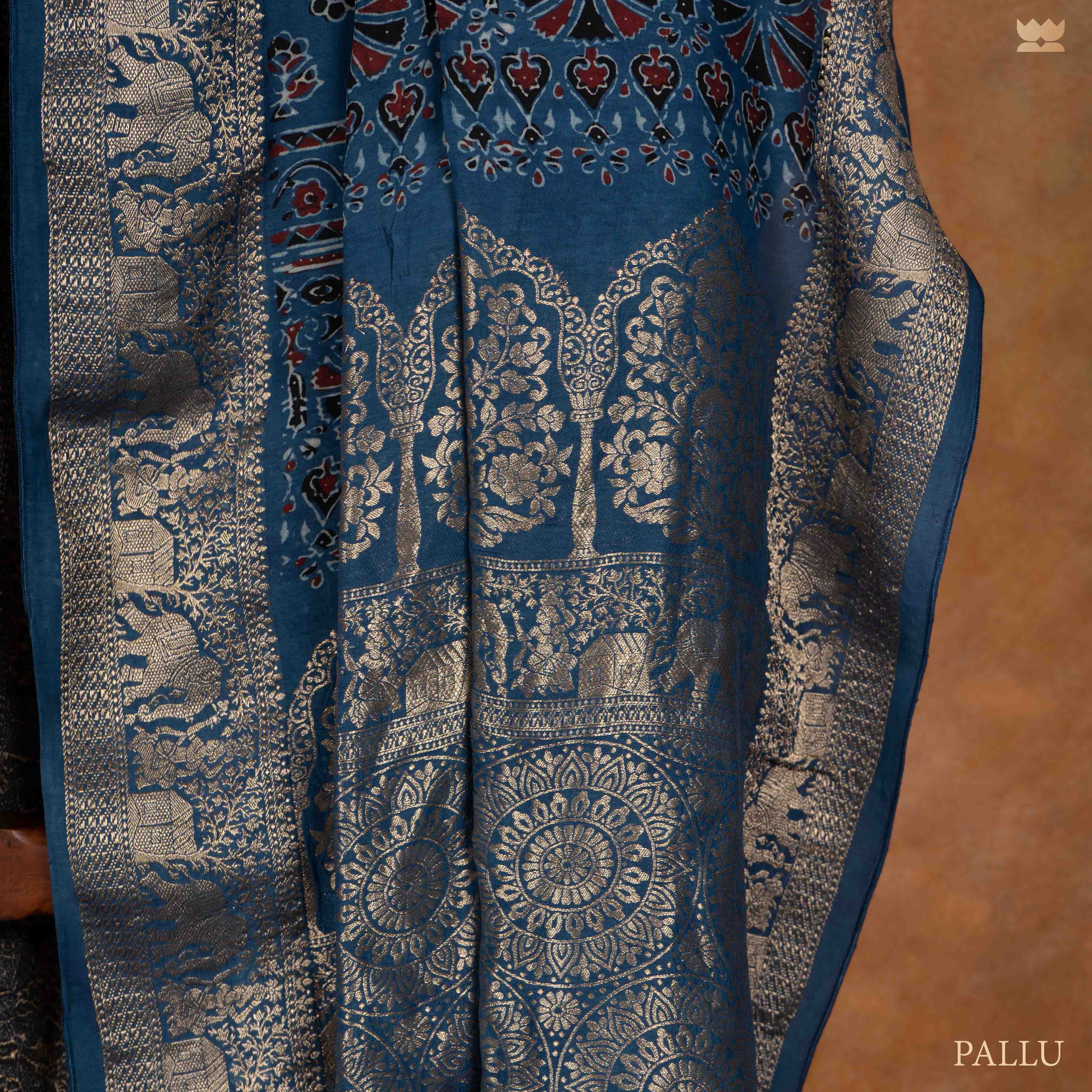 Neeli Chamak Dola Silk Saree