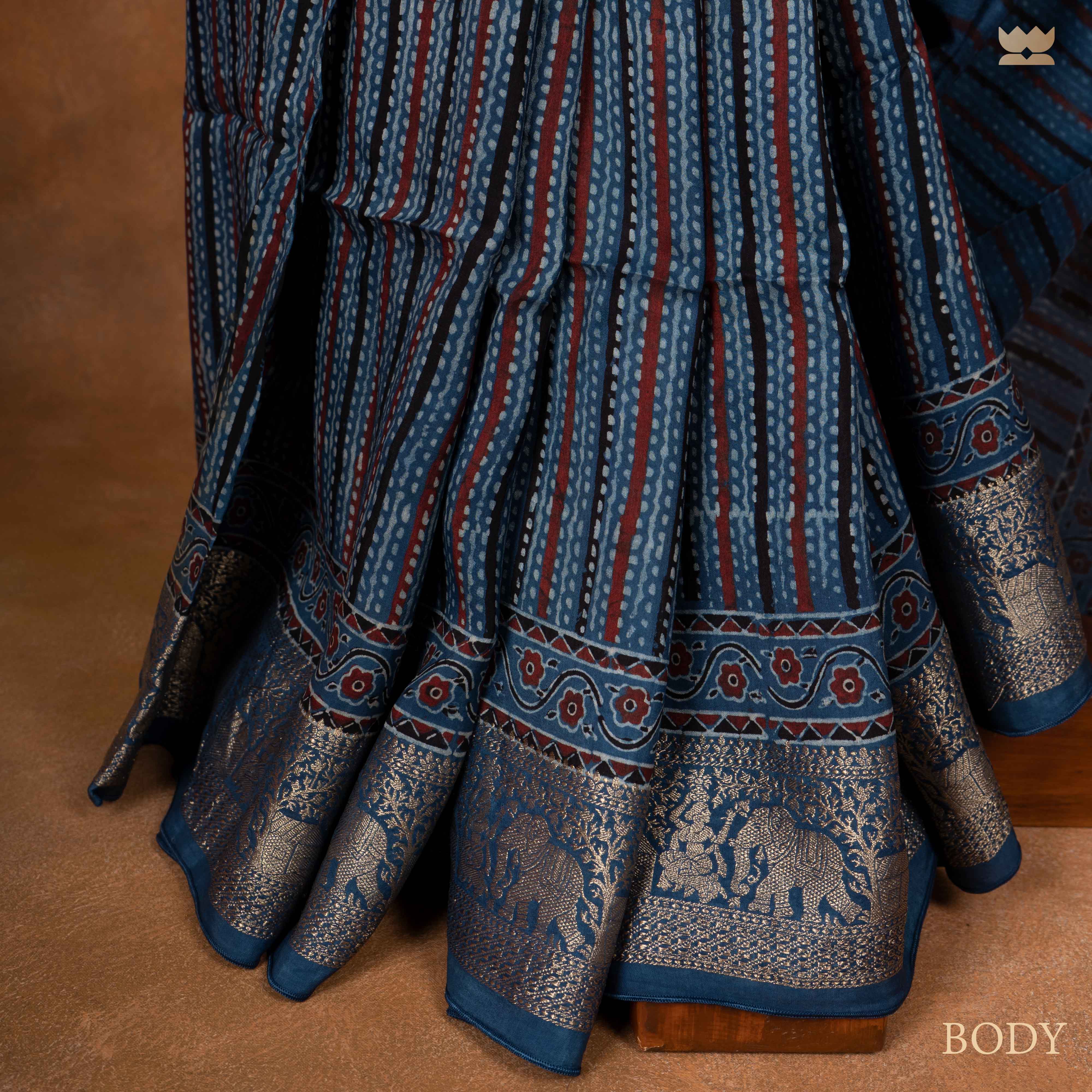 Neeli Chamak Dola Silk Saree