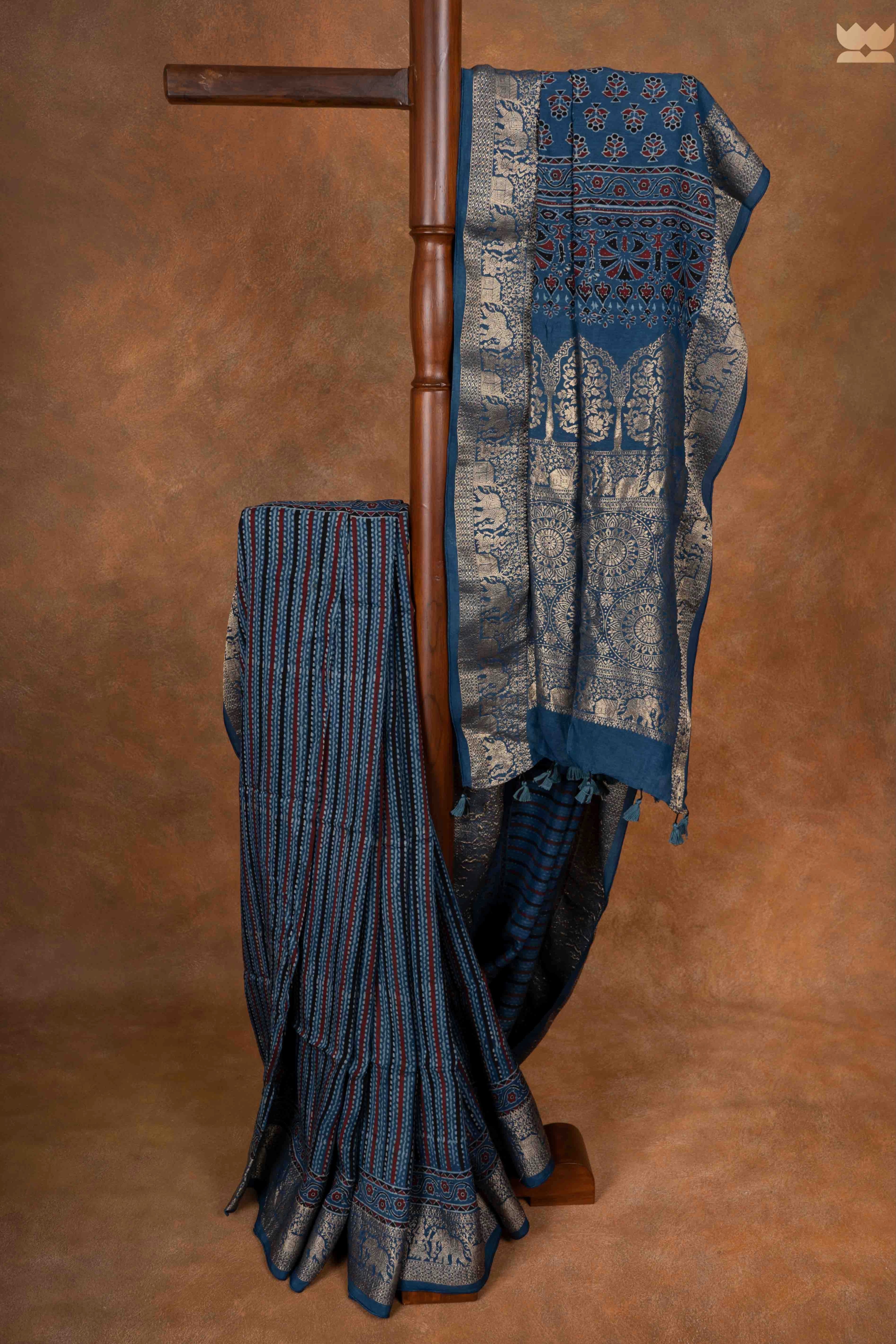 Neeli Chamak Dola Silk Saree