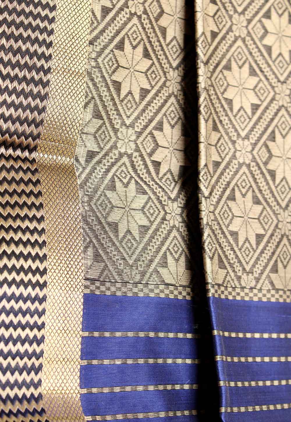 Royal Blue Maheshwari Saree with detailed weaving on Pallu